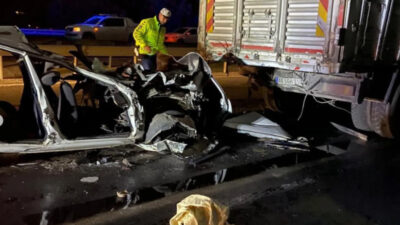 Kahramanmaraş-Gaziantep karayolunda dün akşam meydana gelen trafik kazası, bir aileyi