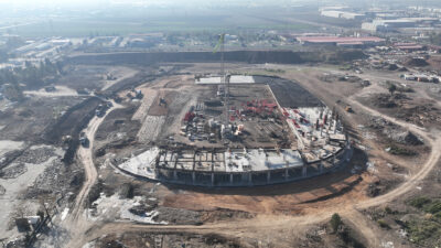 Dulkadiroğlu İstasyon Mahallesi’nde yapımına başlanan yeni stadyum alanında Vali Mükerrem