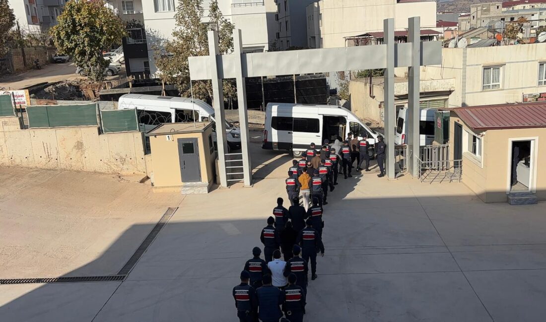 Kahramanmaraş İl Jandarma Komutanlığı ekipleri, Pazarcık merkezli ve Gaziantep ilini