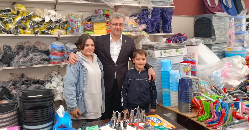 MHP Kahramanmaraş’ta Sahada: Mansur Metehan Sosyete Pazarı’nda Esnaf ve Vatandaşları Dinledi 7 587758378 18299219278282339 1381037254389110407 n