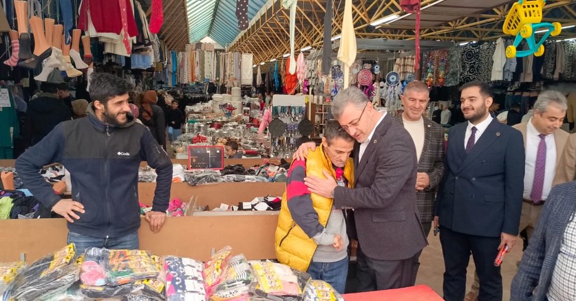 MHP Kahramanmaraş’ta Sahada: Mansur Metehan Sosyete Pazarı’nda Esnaf ve Vatandaşları Dinledi 1 588888745 18299219131282339 1324398122473812851 n