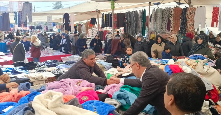MHP Kahramanmaraş’ta Sahada: Mansur Metehan Sosyete Pazarı’nda Esnaf ve Vatandaşları Dinledi 2 589902102 18299219206282339 3302431882120195004 n