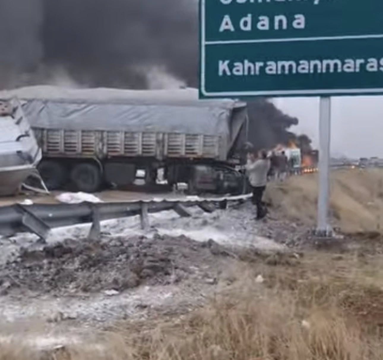 Kahramanmaraş–Gaziantep Yolunda Büyük Kaza! 3 Tır Alev Topuna Döndü 1 595148465 1409951613845875 5024133897805140151 n