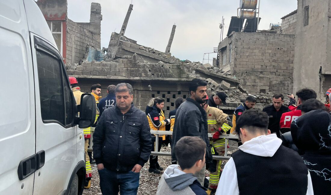 Kahramanmaraş’ın Şazibey Mahallesi’nde bulunan metruk bir bina aniden çöktü. Sait