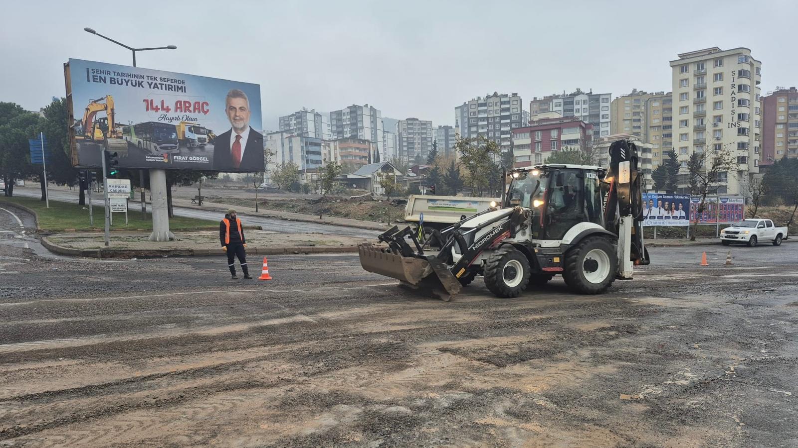 Büyükşehir Belediyesi, şehir merkezinde etkili olan sağanak yağışın meydana getirdiği