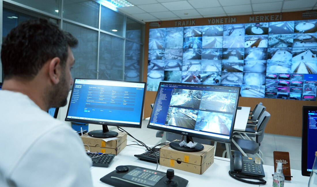 Büyükşehir Belediyesi, şehir genelinde kar küreme, tuzlama ve solisyon uygulamalarını