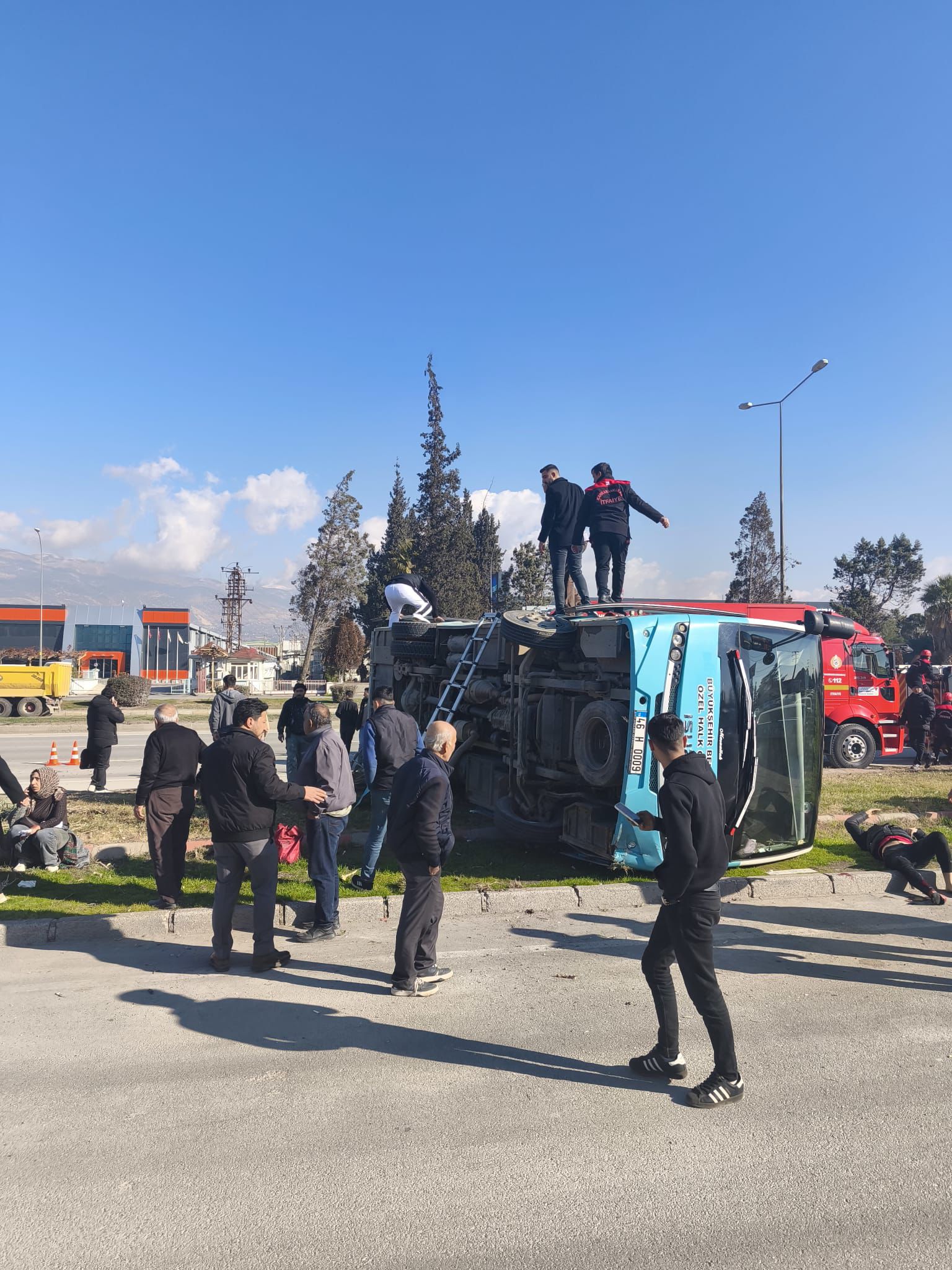 Kahramanmaraş’ta Halk Otobüsü kaza yaptı! 4 Kişi Ağır Yaralandı 1 WhatsApp Image 2025 12 29 at 12.50.33