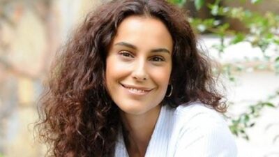 1990’lı yılların en dikkat çeken kadın figürlerinden biri olan Arzum