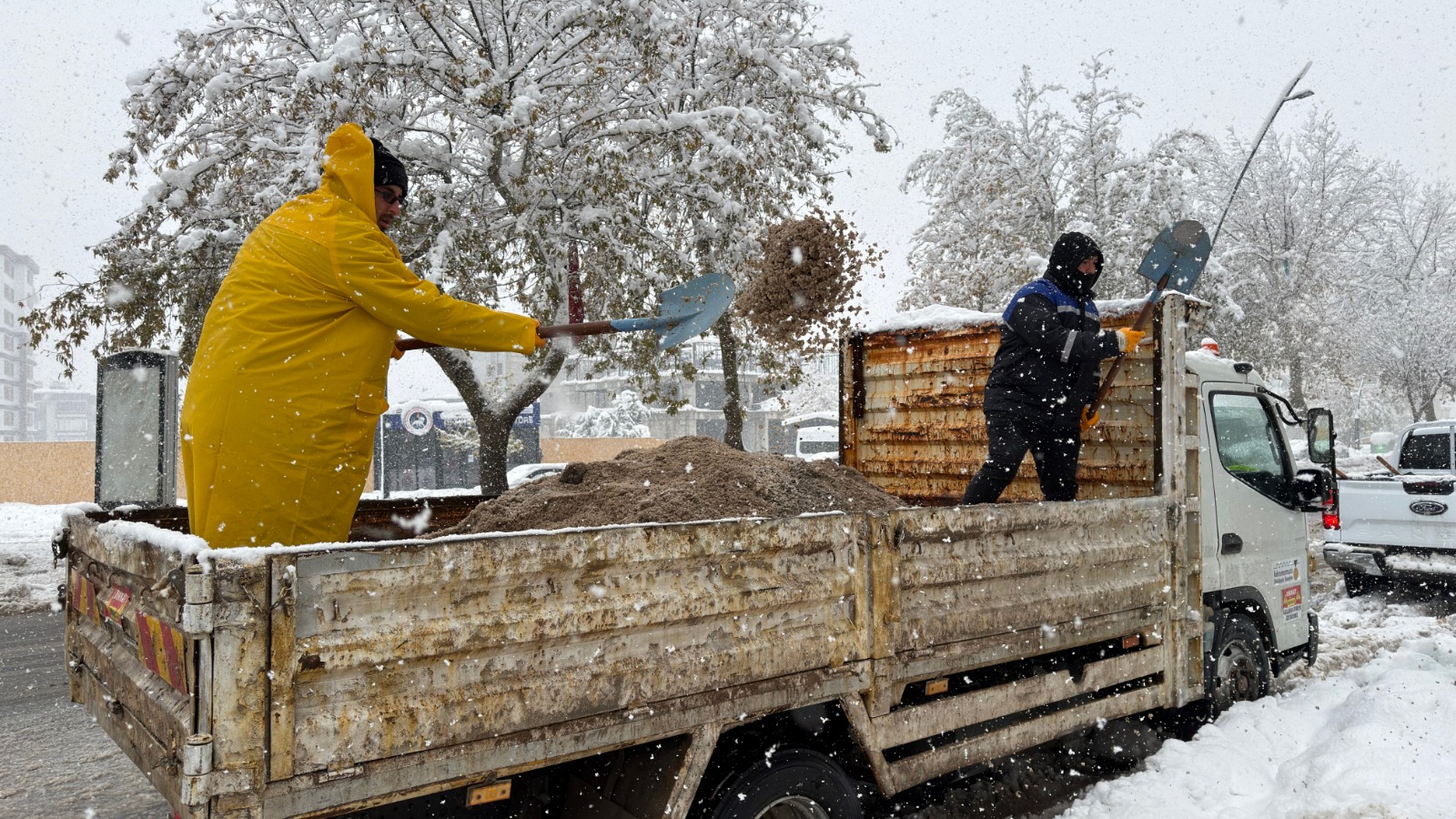Karla Mücadelede Kahramanmaraş Büyükşehir Durmaksızın Görevde! 1 Kar Kureme 6
