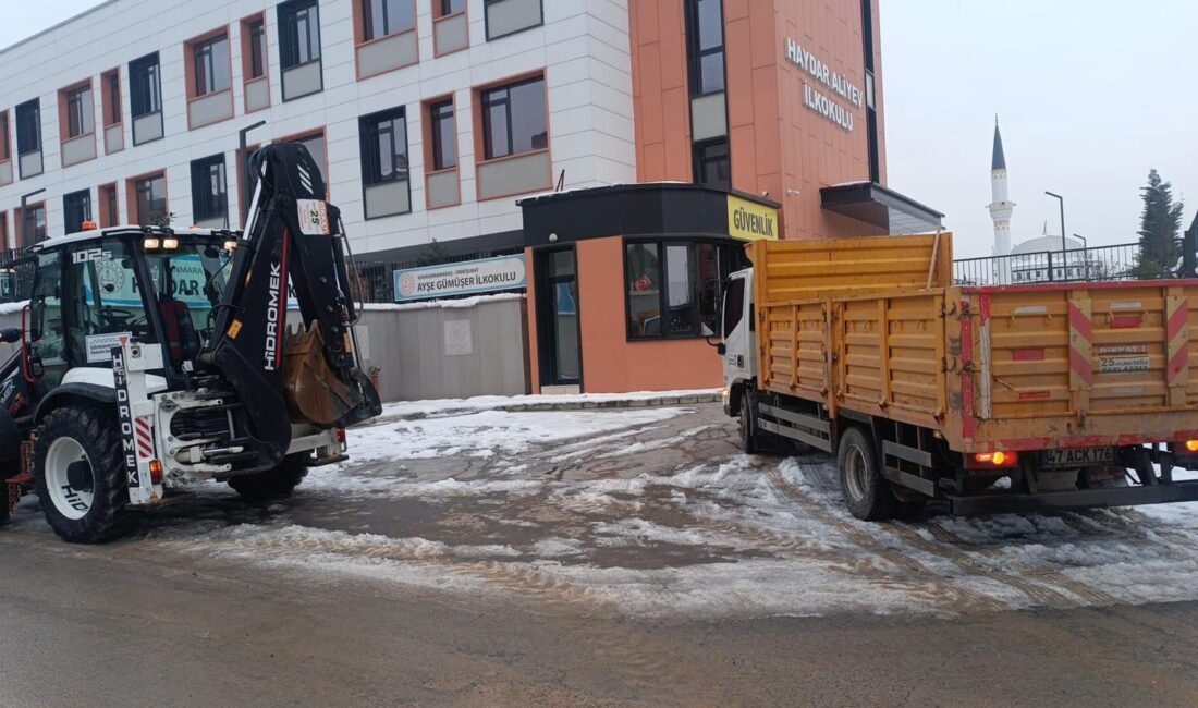 Büyükşehir Belediyesi, öğrencilerin okullarına güvenli bir şekilde ulaşabilmesi ve buzlanma