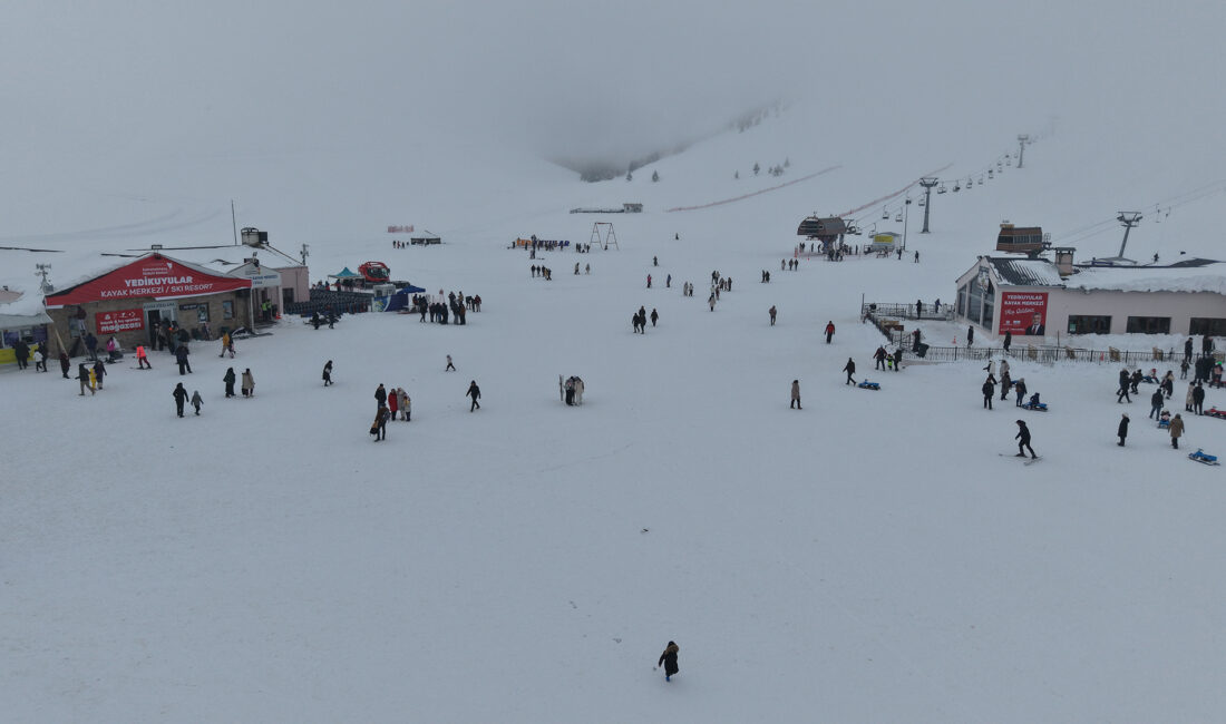 Bölgenin en gözde kış turizm merkezlerinden Yedikuyular, hafta sonu binlerce