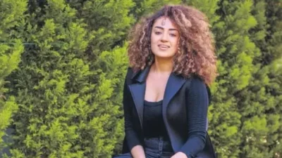 Türk müziğinin güçlü seslerinden biri olan ve sahne performanslarıyla adından