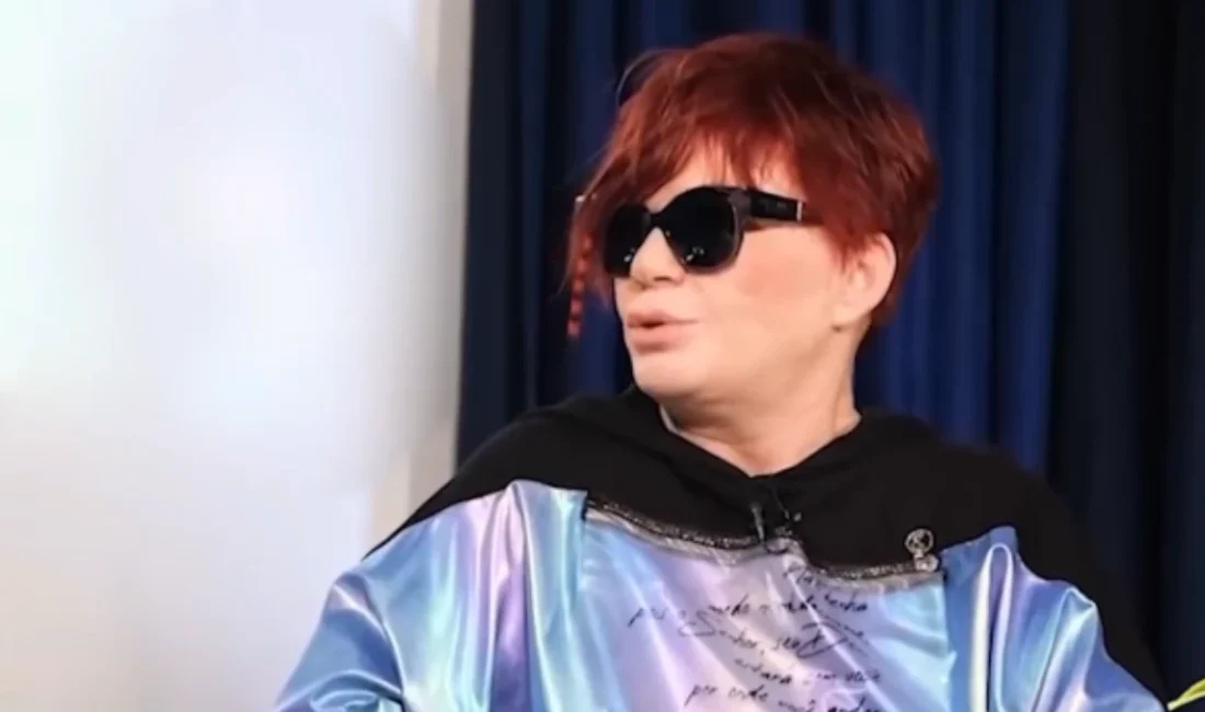 Emel Müftüoğlu, Türk pop müziğinin unutulmaz seslerinden biri olarak 90’lı