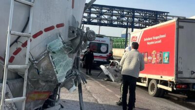 Kahramanmaraş-Adana kara yolunda kontrolden çıkan bir kamyonet, önünde seyreden yakıt