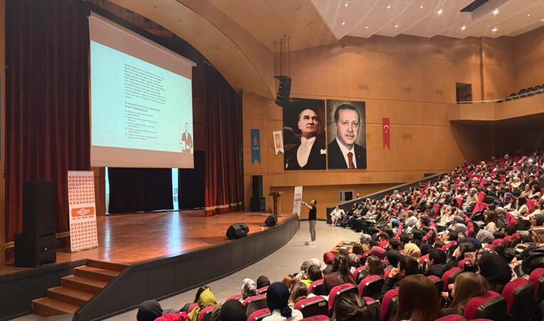 Onikişubat Belediyesi tarafından gençlerin eğitim yolculuğuna katkı sunmak amacıyla düzenlenen