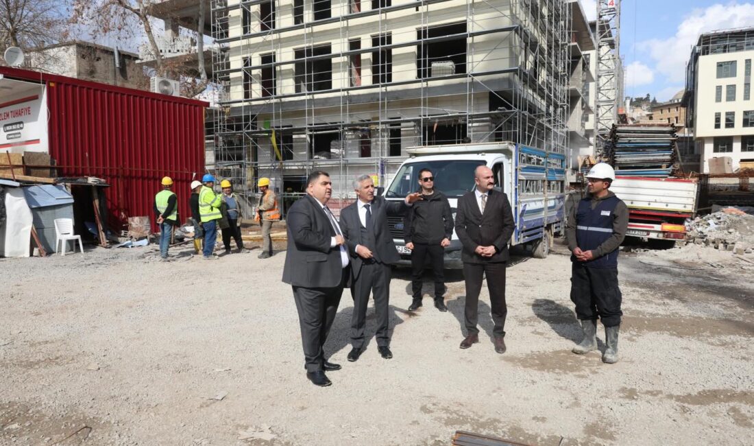 Kahramanmaraş Valisi Mükerrem Ünlüer, beraberinde Büyükşehir Belediyesi Meclis Başkan Vekili