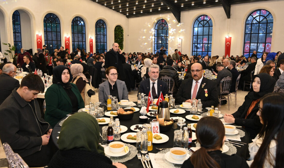 Ramazan ayının ilk iftarında şehit aileleri ve gazilerle bir araya