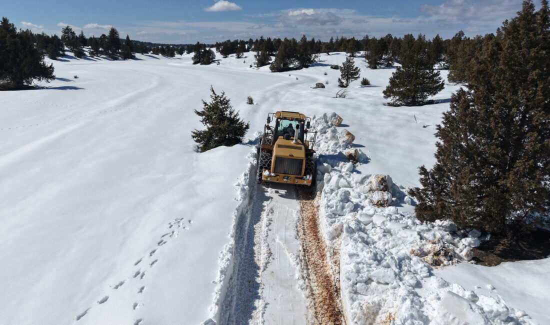 Büyükşehir Belediyesi, Göksun kırsalında olumsuz hava koşullarıyla mücadelesini durmaksızın sürdürüyor.