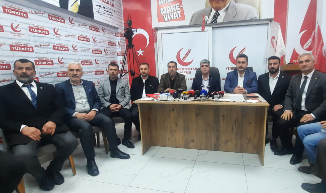 Kahramanmaraş’ta düzenlenen basın toplantısında konuşan Yeniden Refah Partisi İl Başkanı