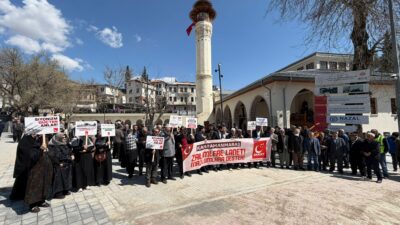 Saadet Partisi Kahramanmaraş İl Başkanı İsrafil Öztürk, Cuma namazı sonrası
