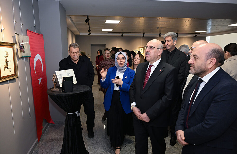 Sözcüklerin ilmeklere, hikâyelerin emeğe dönüştüğü “Edebiyattan Nakışa”adlı kişisel sergisi, UNESCO