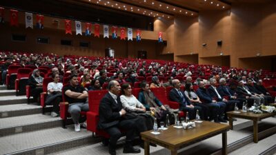 Kahramanmaraş Sütçü İmam Üniversitesinde (KSÜ) sahnelenen “Firavunla Yüz Yüze” adlı