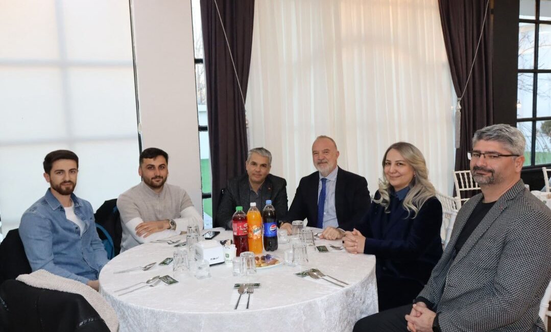 Kahramanmaraş Eczacılar Odası, düzenlenen iftar programında meslektaşlarını ve ailelerini aynı