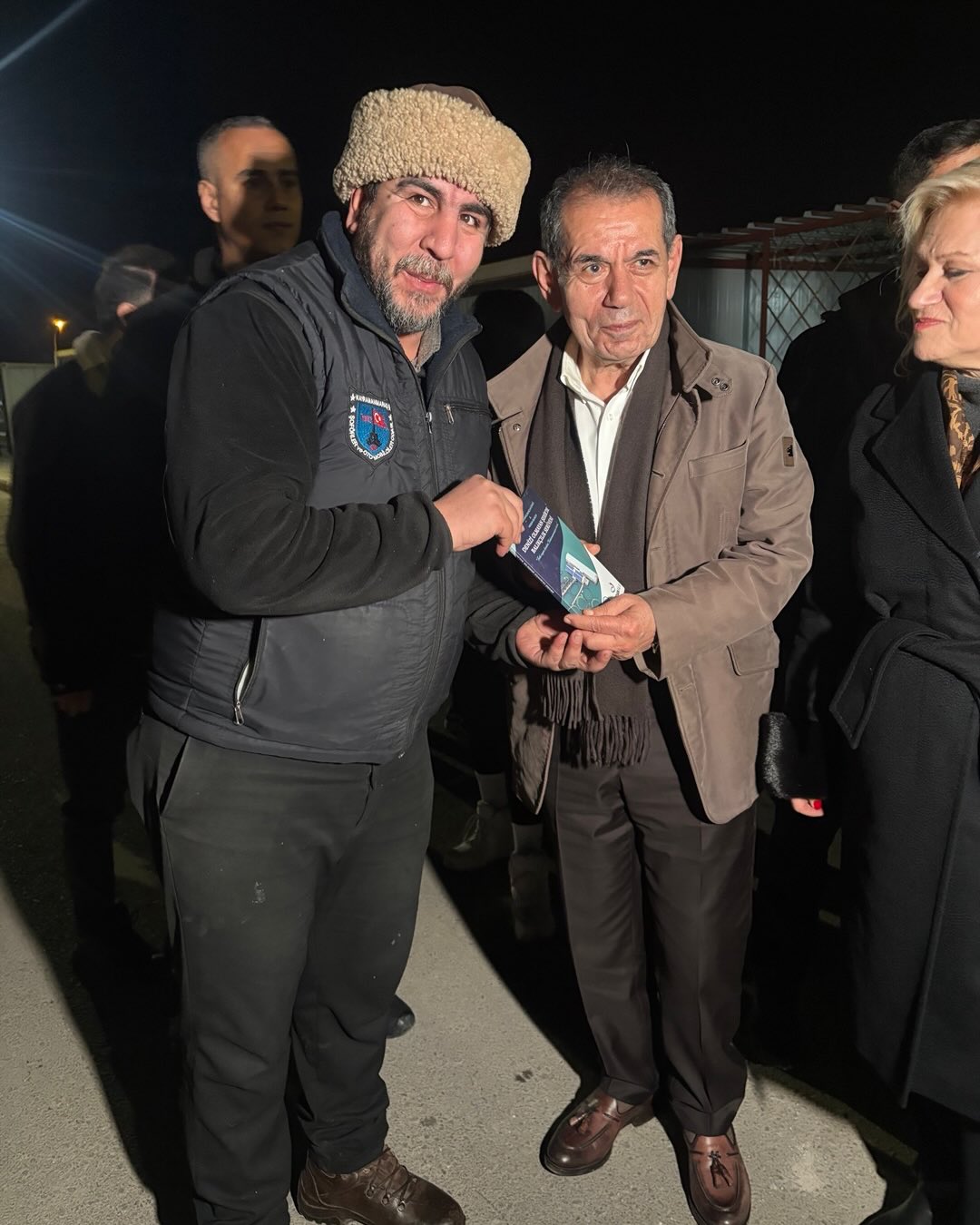 İbrahim Sarı’dan Dursun Özbek’e Hediye: Kahramanmaraş’ın Balıkçılık Hikâyesi Kitapla Anlatıldı! 1 651492056 18453864547101862 3097001803340647799 n