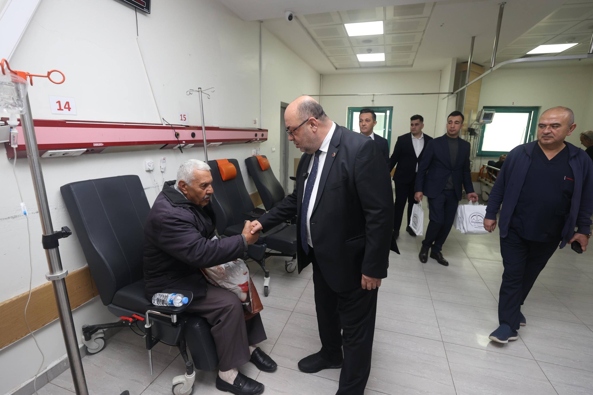 Başkan Akpınar’dan Bayramda Anlamlı Ziyaretler: Güvenlik Güçleri ve Hastalara Moral Oldu! 3 655454951 1545345750930565 3305653496137895662 n