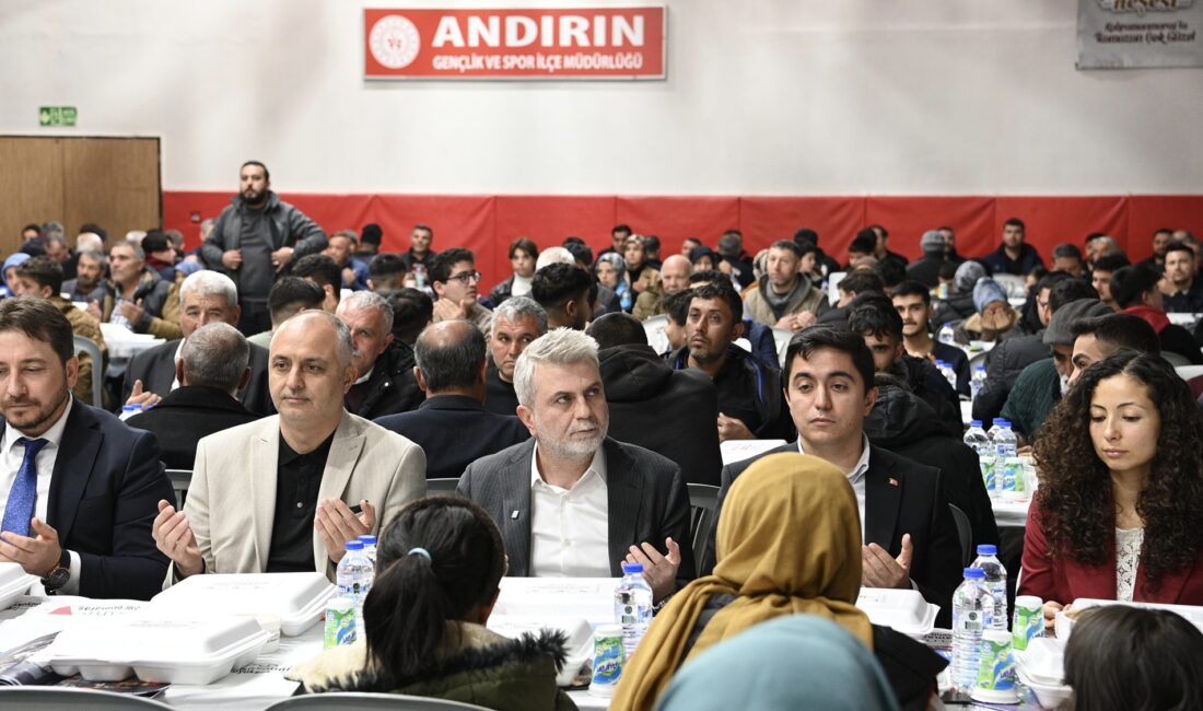 Büyükşehir Belediyesinin gönül sofrası bu kez Andırın’da kuruldu. Programda konuşan