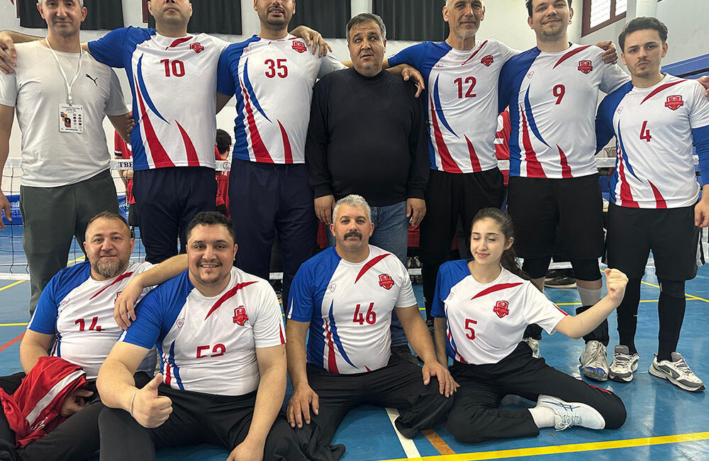 Büyükşehir Belediyesinin Oturarak Voleybol takımı, mücadele ettiği Süper Lig A
