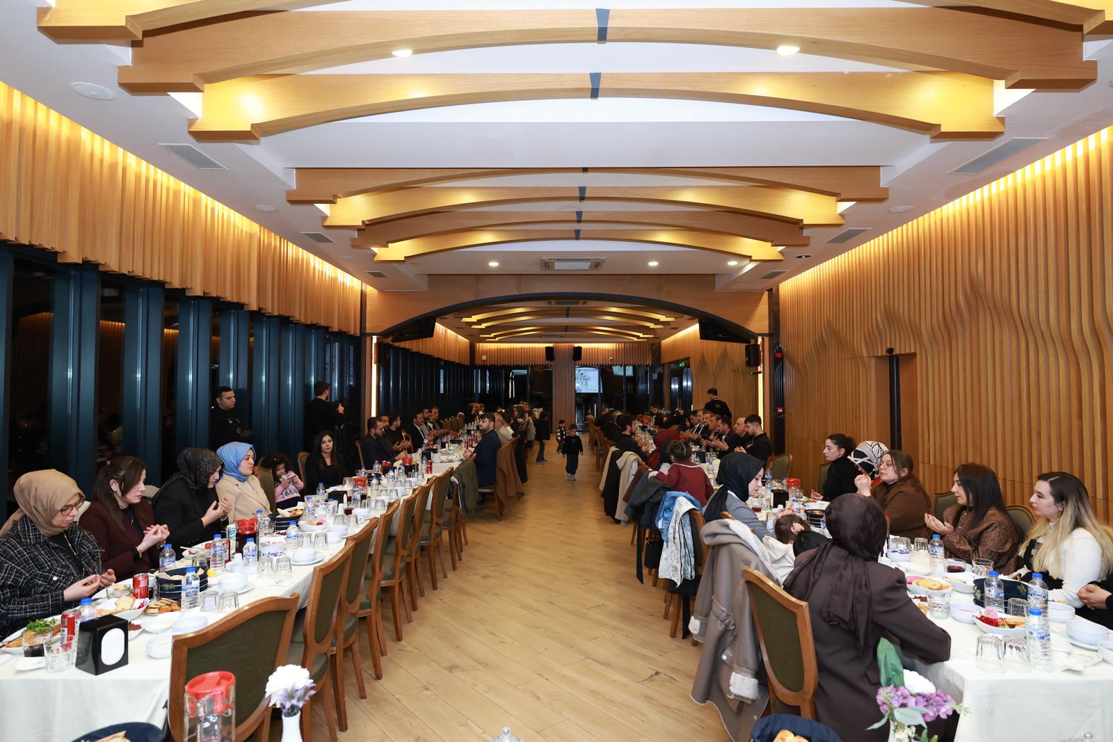 Başkan Toptaş, AK Parti Onikişubat teşkilatı ile iftar sofrasında buluştu! 1 WhatsApp Image 2026 03 05 at 20.31.53 1