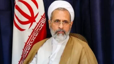 İran’da 37 yıllık Hamaney döneminin sona ermesiyle birlikte Tahran’da kartlar