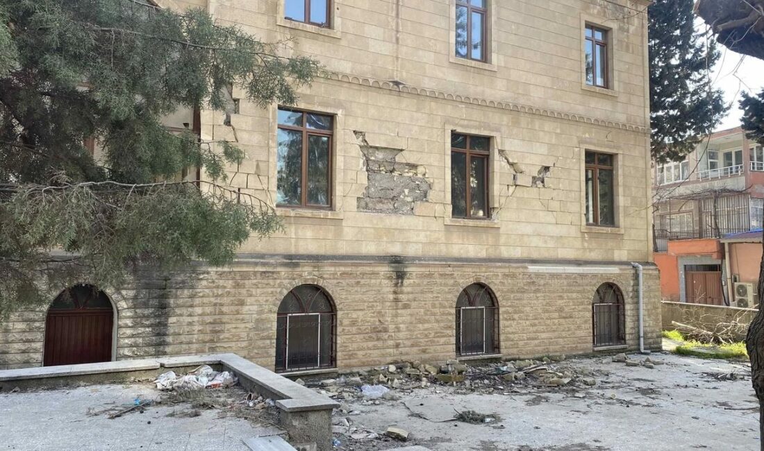 6 Şubat depremlerinde ağır hasar alarak yıkılan Fatma Gölcü Camii’nin