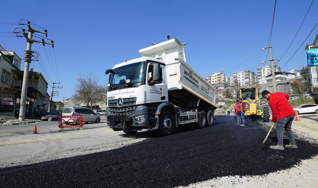 Büyükşehir Belediyesi, Ahmet Uncu Caddesi’nde altyapı çalışmalarında bozulan kısımları sıcak