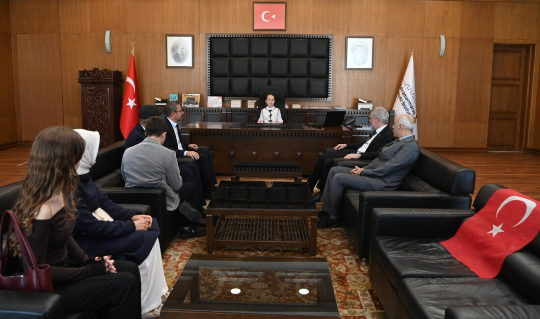 23 Nisan Ulusal Egemenlik ve Çocuk Bayramı’nda Büyükşehir Belediye Başkanı