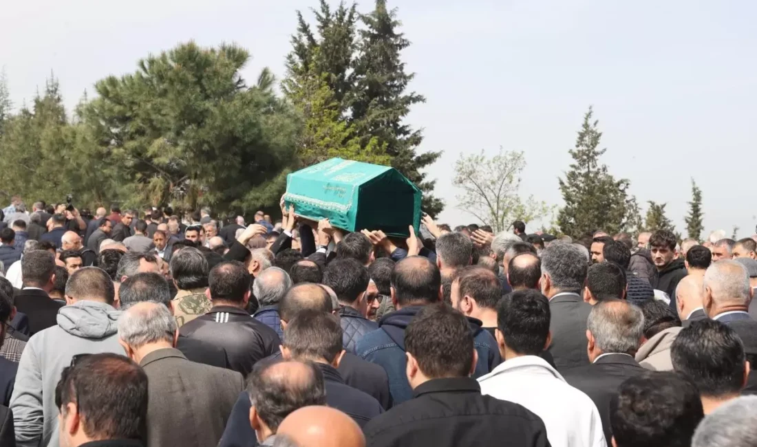 Kahramanmaraş’taki okul saldırısında yaşamını yitiren öğrenciler, gözyaşlarıyla son yolculuklarına uğurlanıyor.