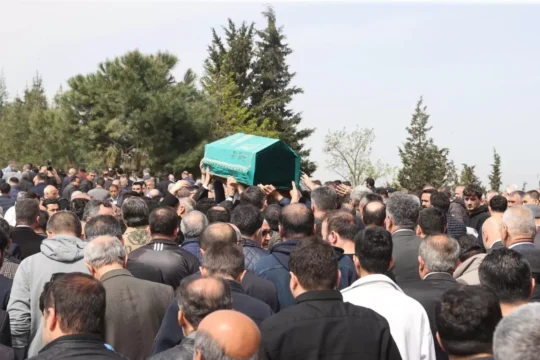 Kahramanmaraş’taki okul saldırısında yaşamını yitiren öğrenciler, gözyaşlarıyla son yolculuklarına uğurlanıyor.