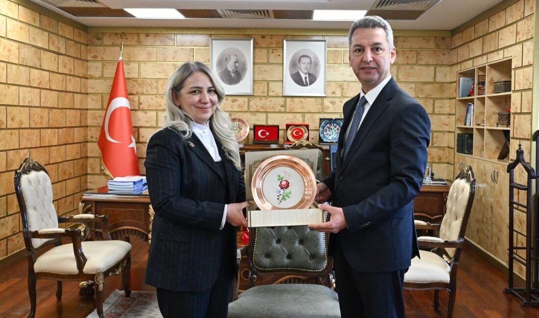 Kahramanmaraş Eczacılar Odası Başkanı Ebru Kaya ve beraberindeki heyet, Kahramanmaraş