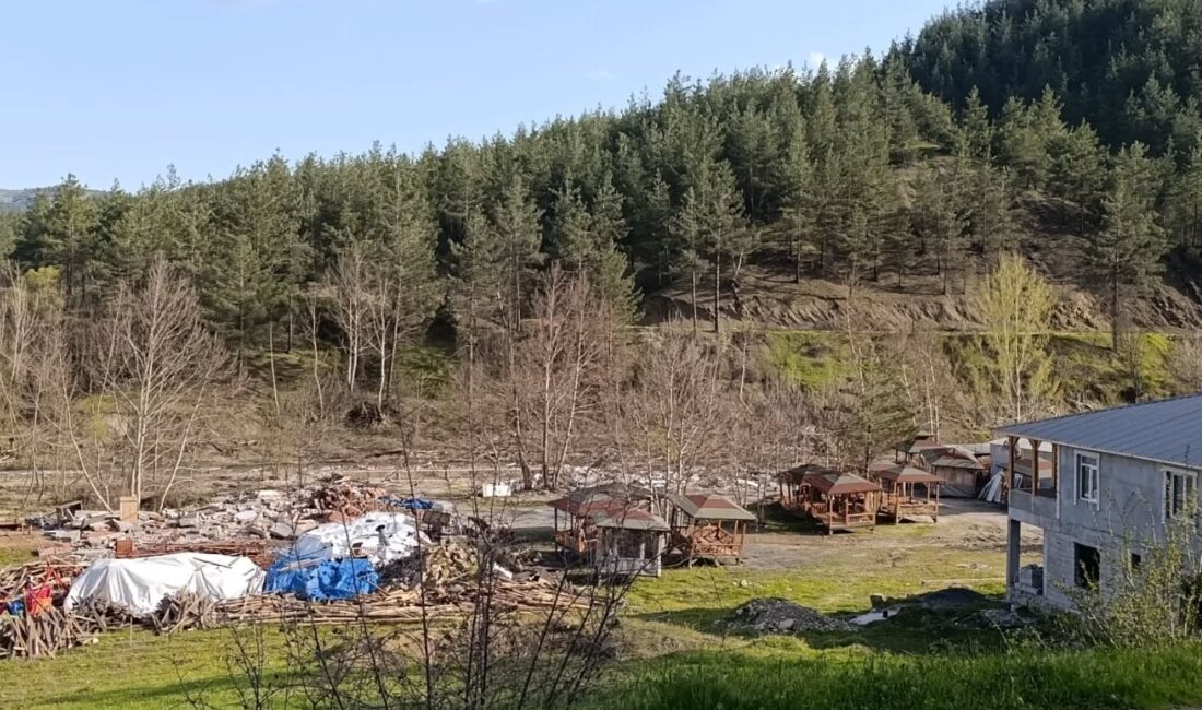Kahramanmaraş’ın doğal güzellikleriyle meşhur dinlenme noktası Fırnız Çayı, bugünlerde çevre