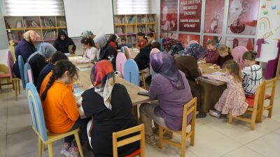 Büyükşehir Belediyesi, Kütüphane Haftası etkinlikleri kapsamında Rasim Özdenören Çocuk Kütüphanesi’nde