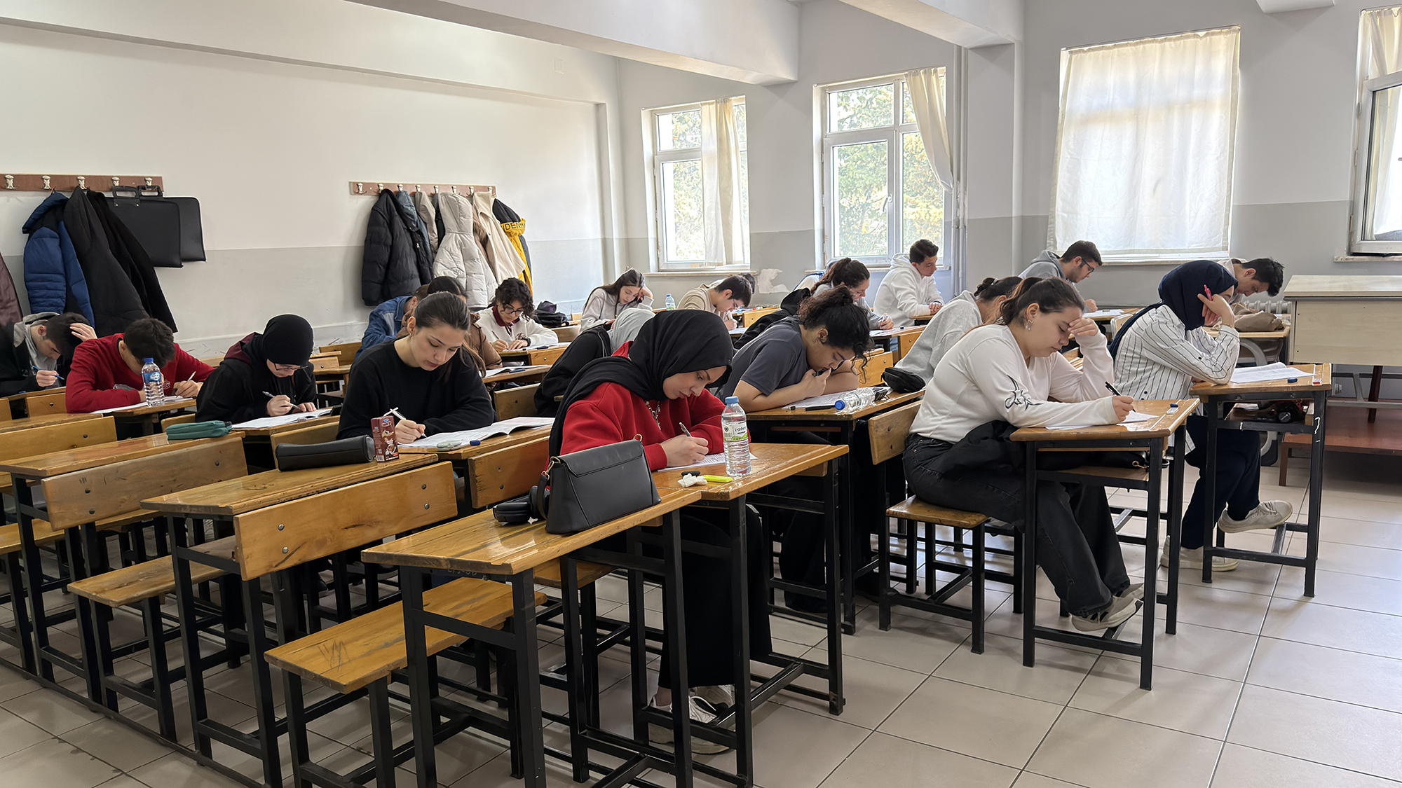 


Büyükşehir Belediyesinin üniversite ve kamu personeli olma hayali kuran gençlere