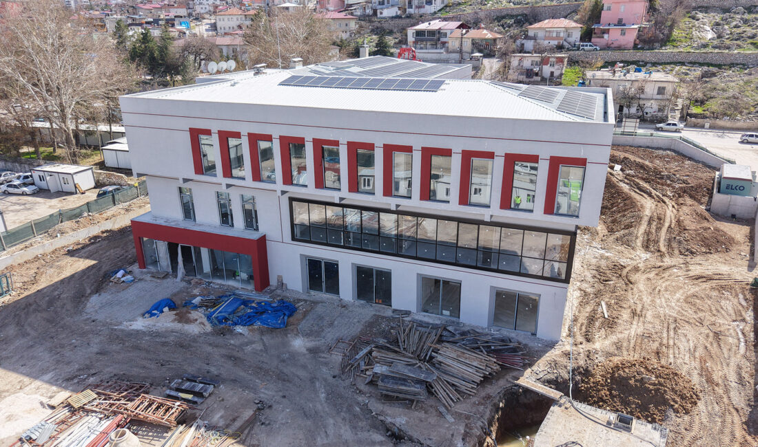 Elbistan İlçe Halk Kütüphanesi’nde çalışmalar tüm hızıyla sürüyor. Her yaştan