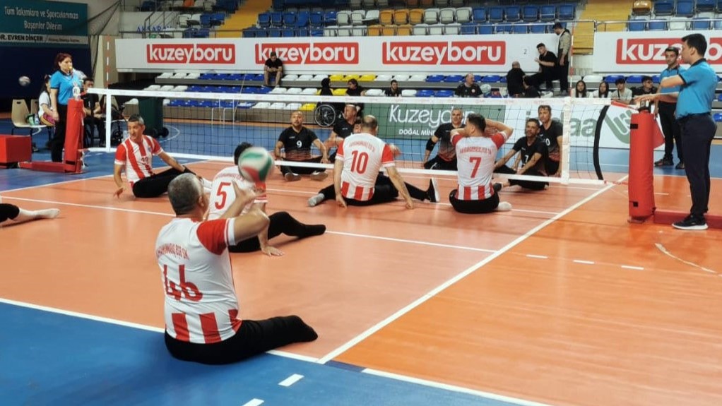 Büyükşehir Belediyesinin Oturarak Voleybol takımı, mücadele ettiği Süper Lig A