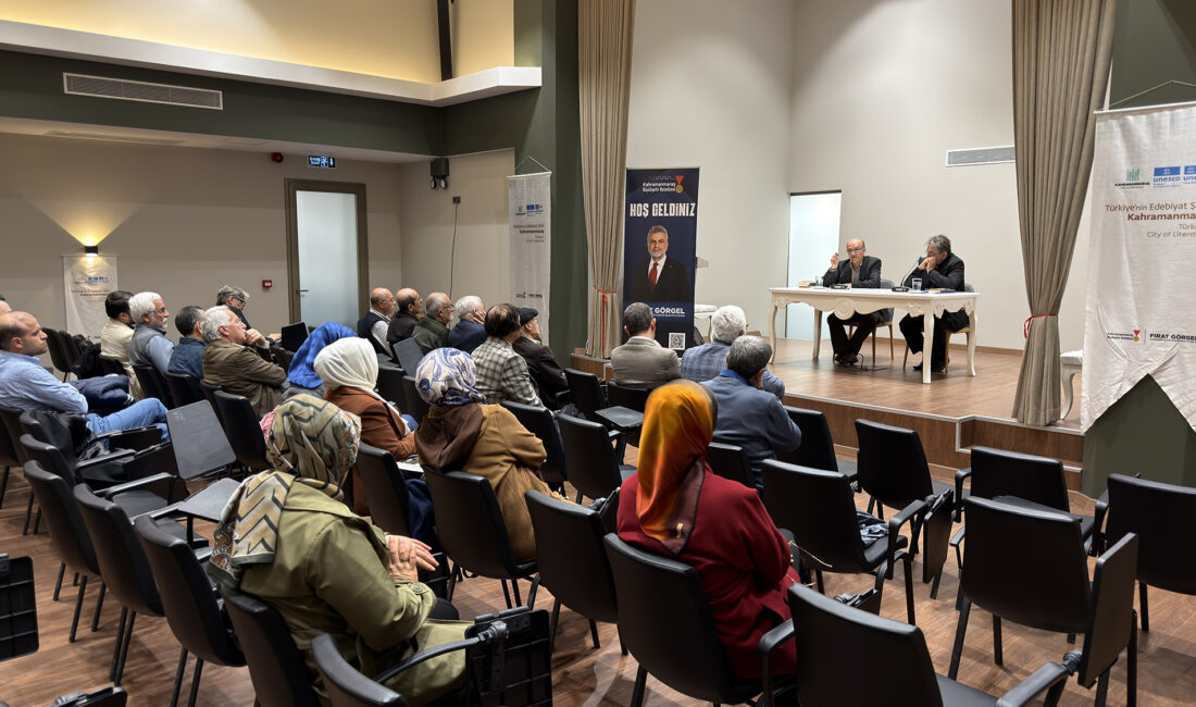 Büyükşehir Belediyesinin düzenlediği söyleşide edebiyatseverlerle bir araya gelen Türkiye’nin önemli
