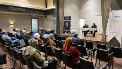 Büyükşehir Belediyesinin düzenlediği söyleşide edebiyatseverlerle bir araya gelen Türkiye’nin önemli