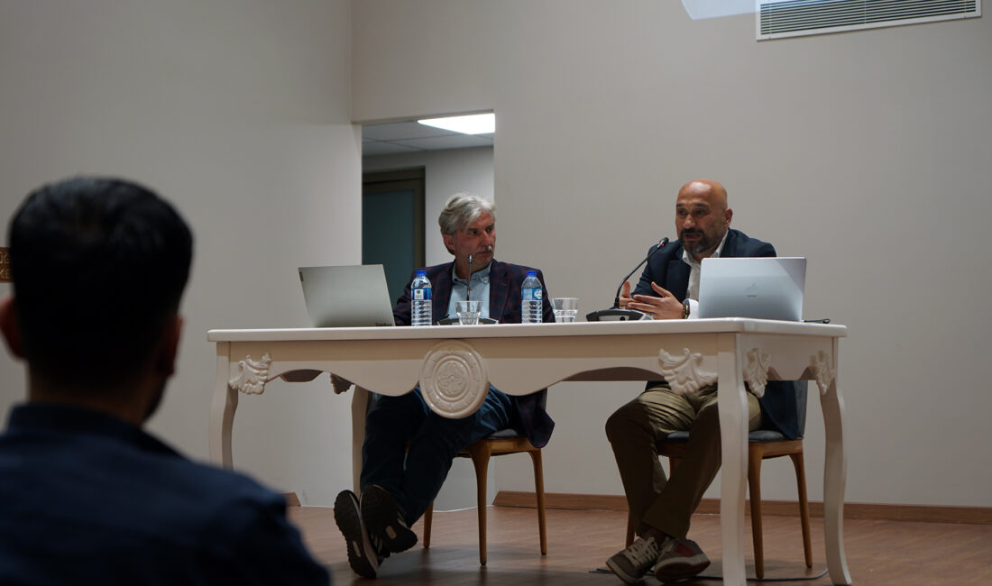 Büyükşehir Belediyesinin düzenlediği Yalnız Ardıç Söyleşilerinde TDV Kitabevi Konferans Salonu’nda