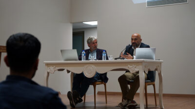 Büyükşehir Belediyesinin düzenlediği Yalnız Ardıç Söyleşilerinde TDV Kitabevi Konferans Salonu’nda