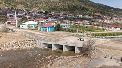 Büyükşehir Belediyesi, Türkoğlu Şekeroba Mahallesi’nde ulaşımda sorun teşkil eden eski