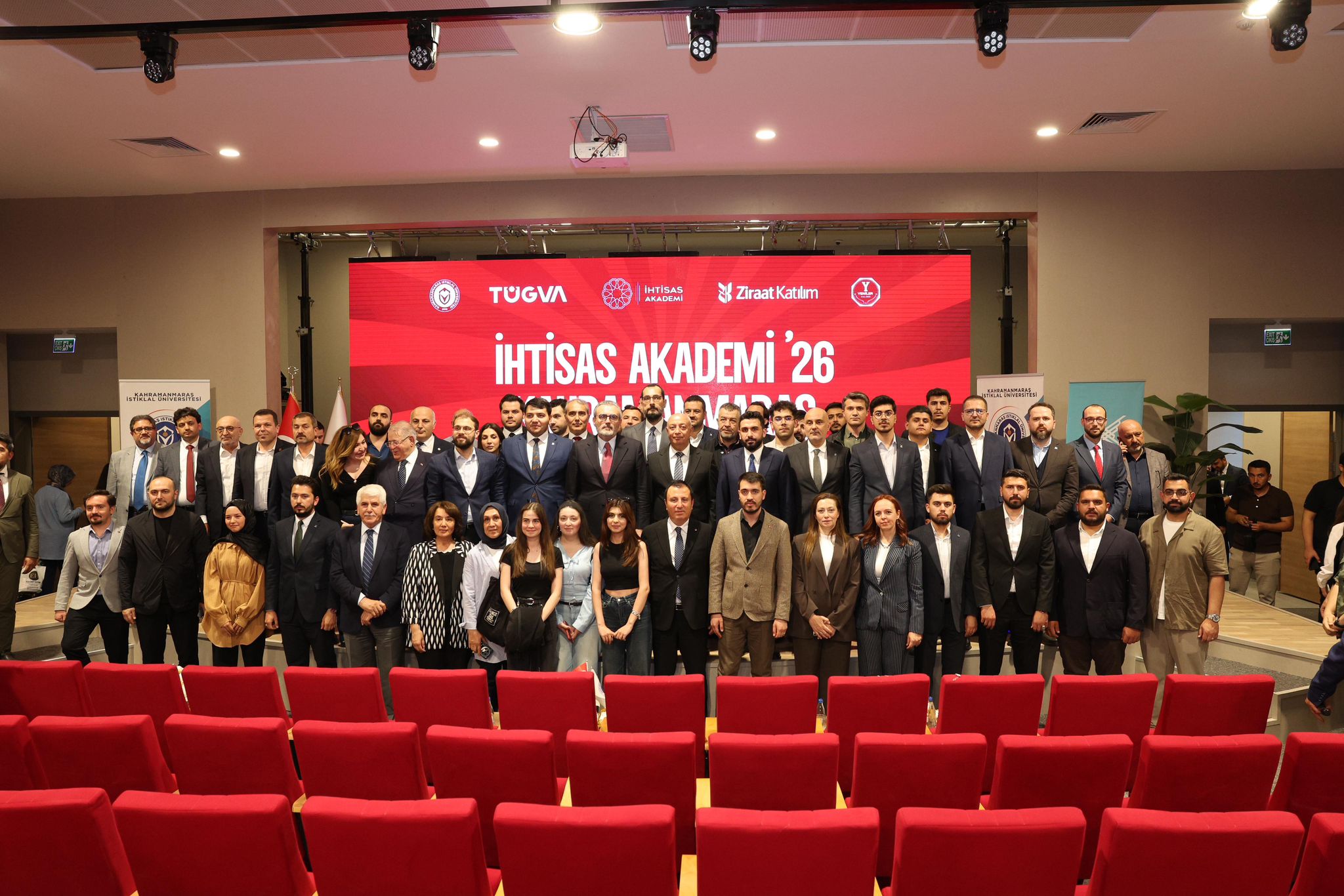 Mahir Ünal Kahramanmaraş’ta Gençlik, Bilgi ve Tecrübe Buluşmasına katıldı! 1 11 3